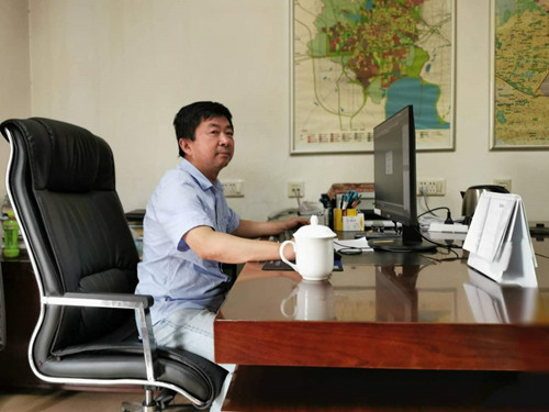 吳燕輝，安徽寰宇建筑設計院，電氣總工、正高工、國家注冊電氣工程師，安徽省土木建筑學會智能建筑電氣專委會副主任委員，安徽省電氣與信息化標準化技術委員會副主任委員，從事建筑電氣及智能化設計及管理工作三十多年。安徽省地方標準圖集《住宅區和住宅建筑閃光纖到戶通信設施工程設計》DBJT11—219，皖2016D603。主編_副本.jpg