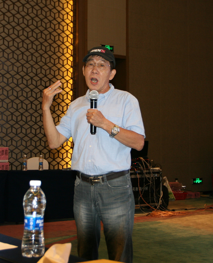 李運(yùn)北講課.JPG